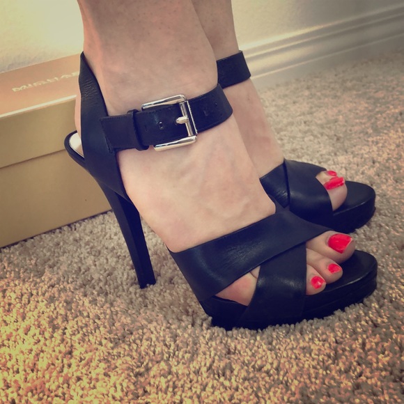 Michael Kors heels ๐ - Picture 5 of 7